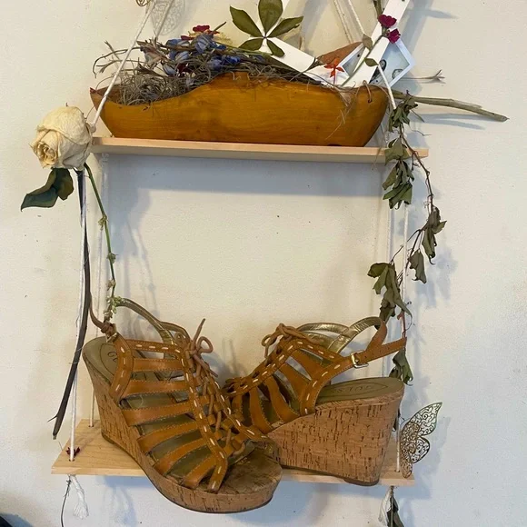 GUESS wedge heels size 8 - Picture 1 of 5